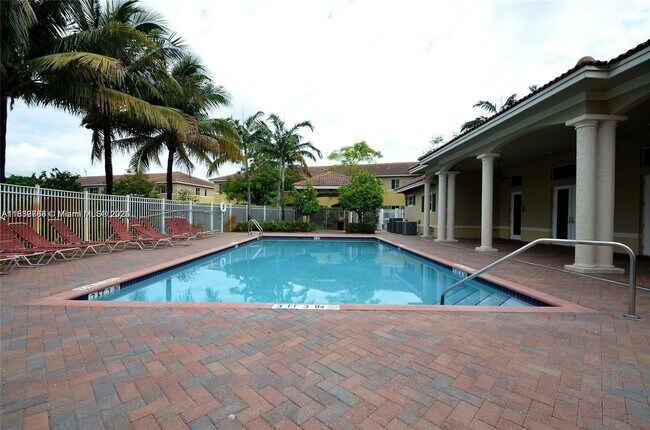 Building Photo - 6055 SW 19th Ct