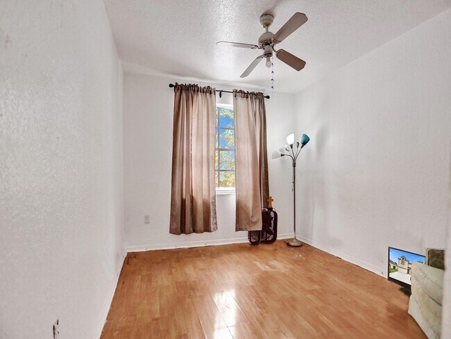 Building Photo - 613 NW 135th Terrace