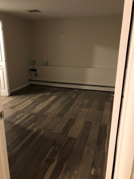 Bed room - 266 E 54th St