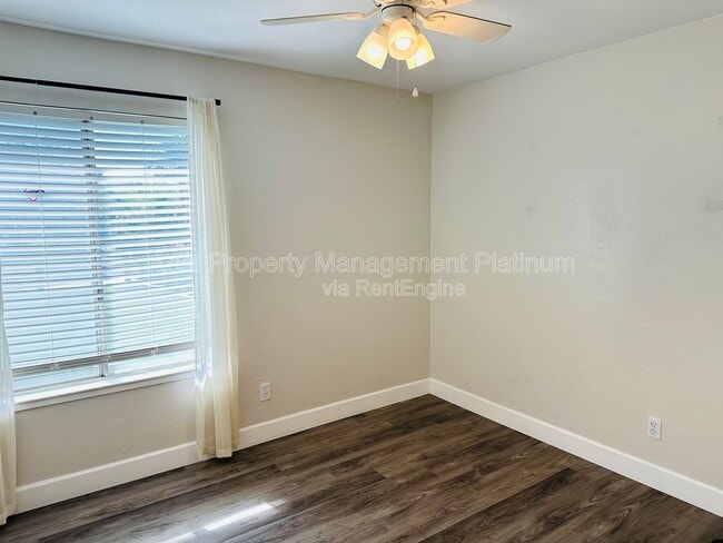 Building Photo - 3095 Anderson Ave