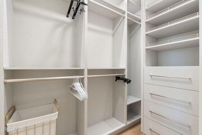 Building Photo - 6587 N Palmeraie Blvd