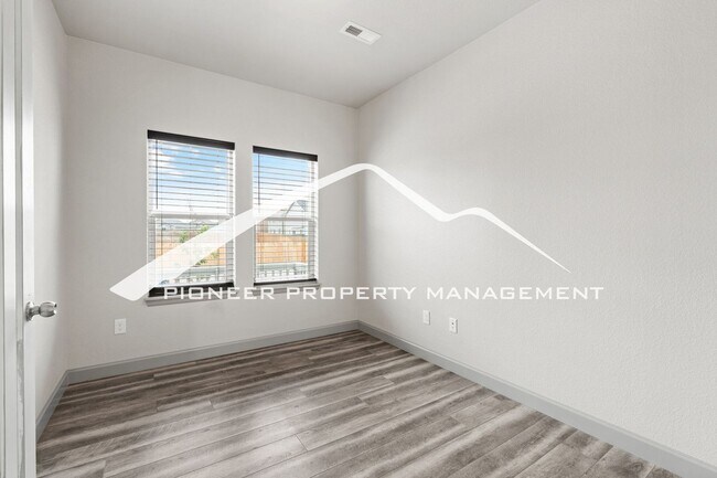Building Photo - 4 Bed + Office, 2.5 Bath Lorson Ranch Home with Mountain Views & Open Space Behind