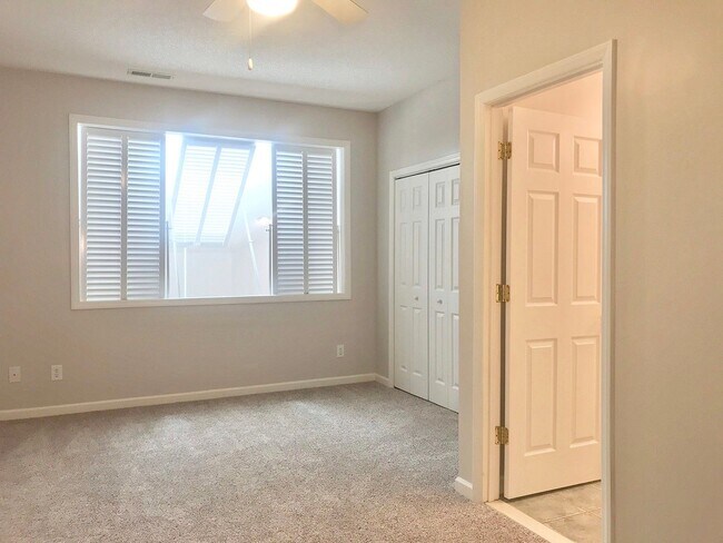 Building Photo - 3203 St James Dr SE