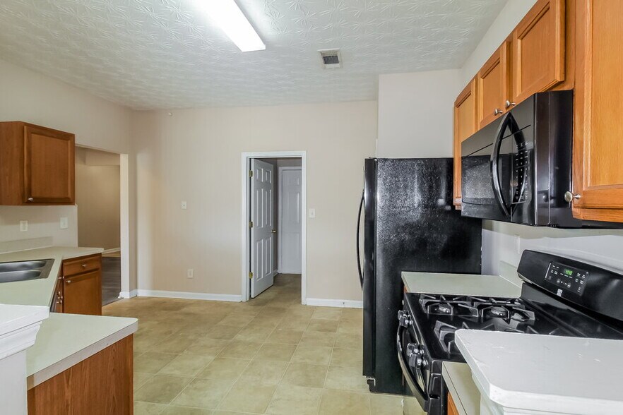 Building Photo - 411 Pondweed Dr