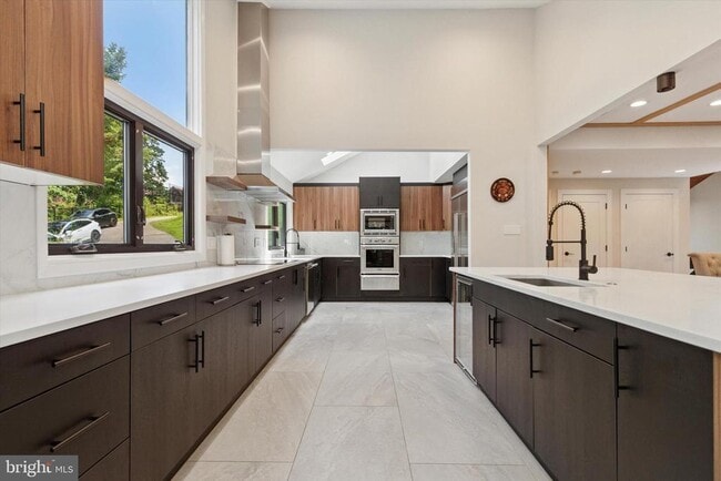 Building Photo - 1220 Valley Rd