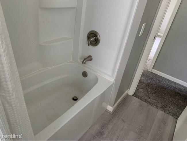 Building Photo - 3 br, 1 bath House - 29328 Tawas St