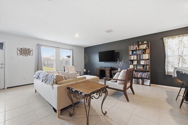 Building Photo - 1393 Beach Dr