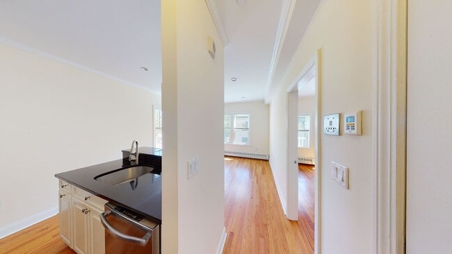 Building Photo - 6/1 No Fee! Spacious, sunny 3BR/1.5BA between Harvard & Porter!