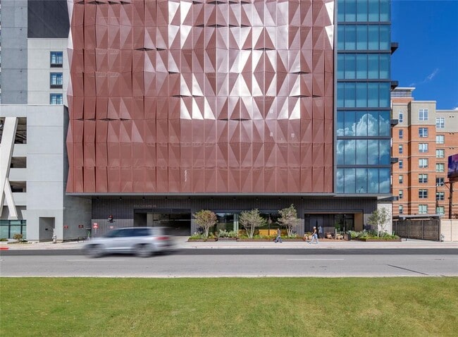 Building Photo - 84 East Ave