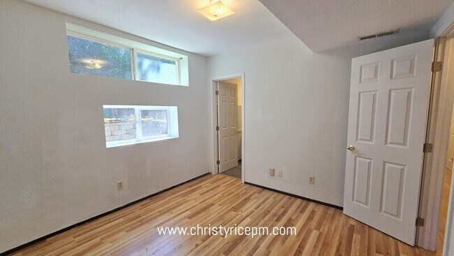 Building Photo - 13709 SE 23rd St
