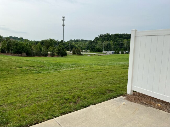 Building Photo - 15 Holland Ridge Cir