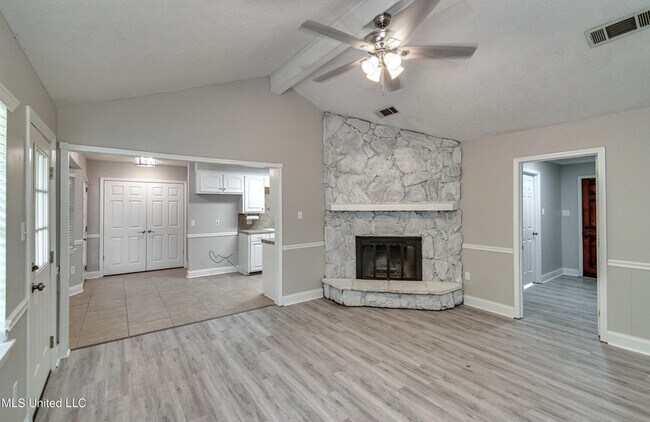 Building Photo - 348 Durham Ct