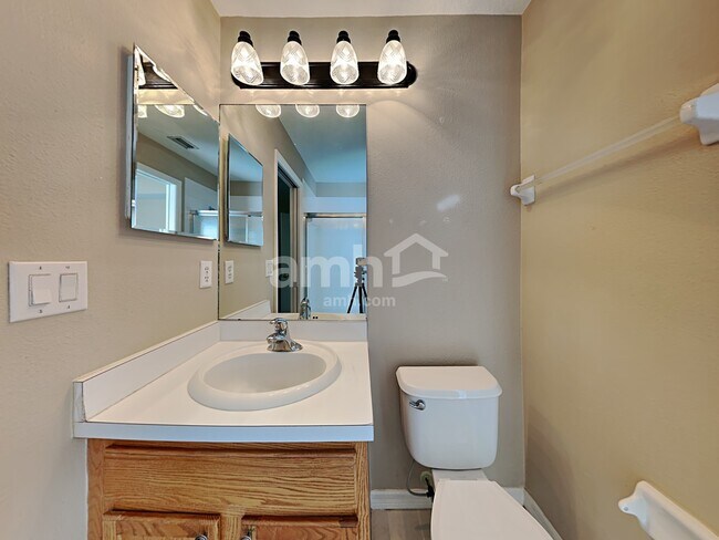 Building Photo - 12515 Lake Vista Dr