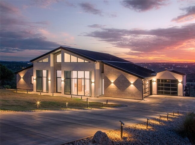 Building Photo - 2714 Lakehurst Rd