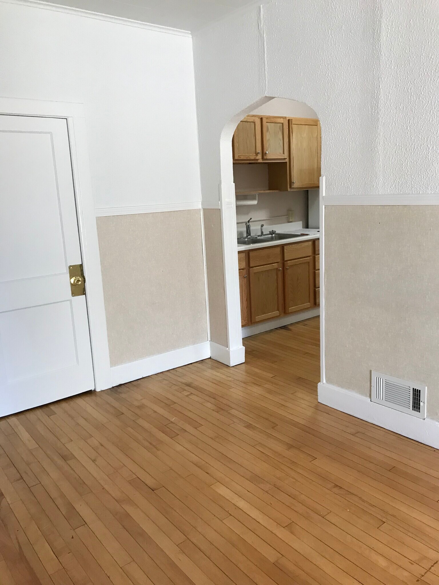 Building Photo - 529 N 4th St