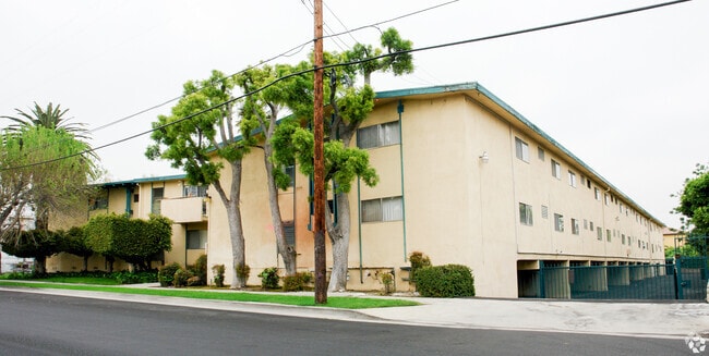 18400 Malden Street - Malden Apartments
