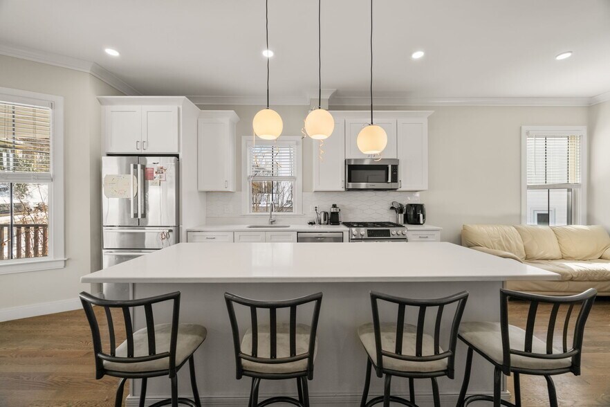 Building Photo - 153 Foster St