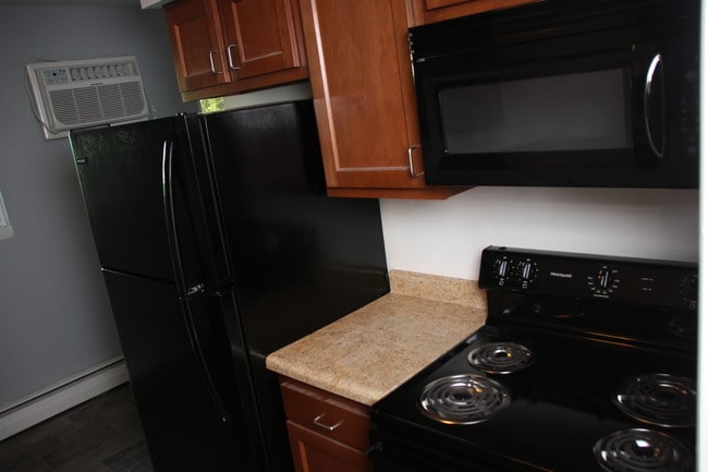 Building Photo - MOVE IN TODAY! Limited Units Available