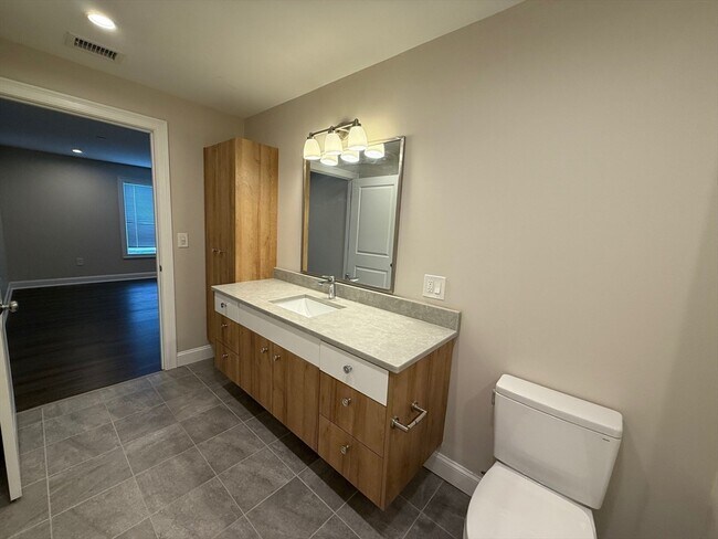 Building Photo - 918 Providence Hwy