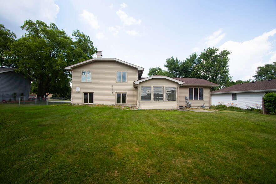 Building Photo - 1115 Sioux Dr