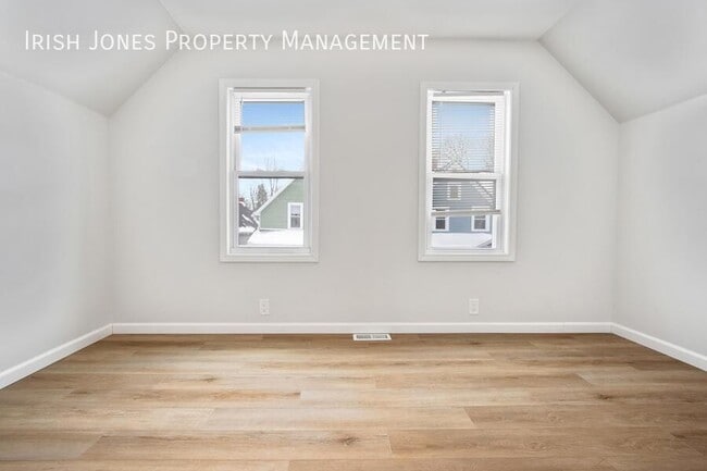 Building Photo - 48 Boyd St