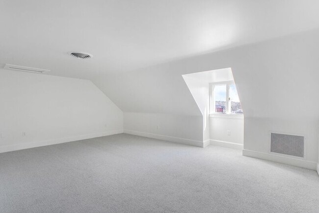 Building Photo - 1216 Sophia St