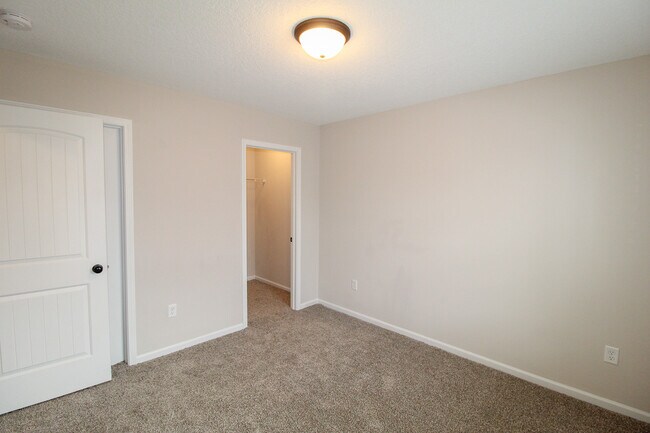 Building Photo - 432 Andover Dr