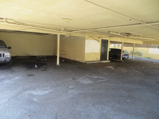 Covered Parking - 2670 S Budlong Ave
