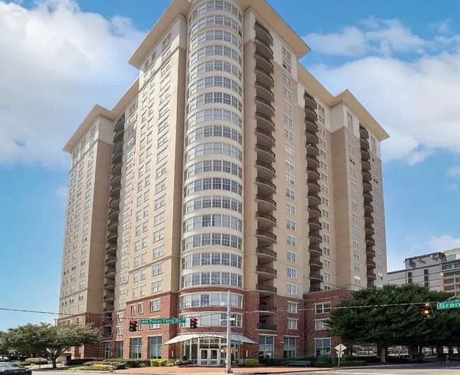 Building Photo - 325 East Paces Ferry Rd NE
