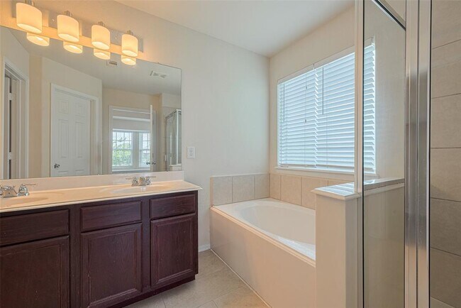 Building Photo - 18402 Each Elm Way