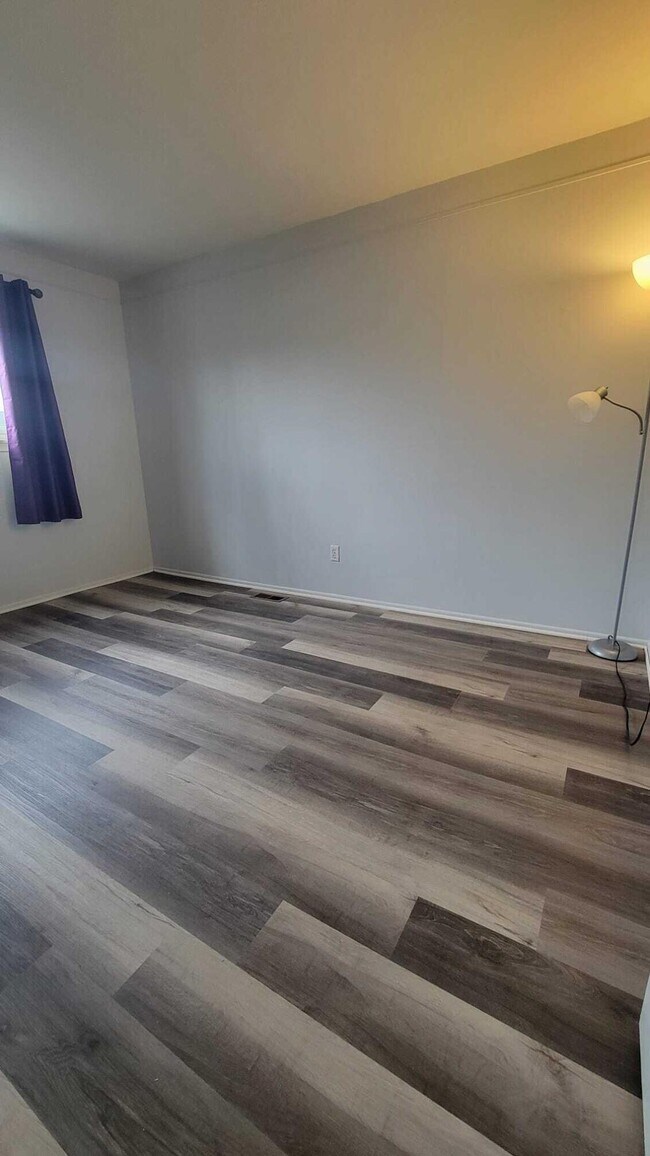 Building Photo - 655 Robinwood Dr