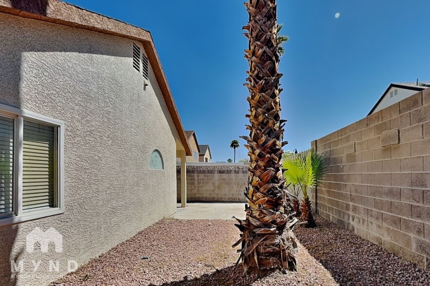 Building Photo - 2241 Goldhill Way