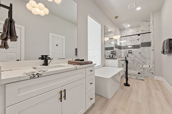 Building Photo - 8521 Brandon St