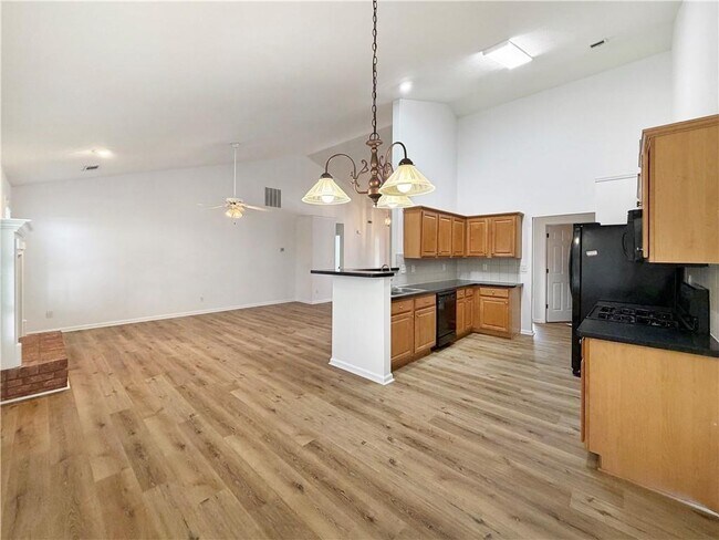 Building Photo - 3385 Stoneleigh Run Dr NE