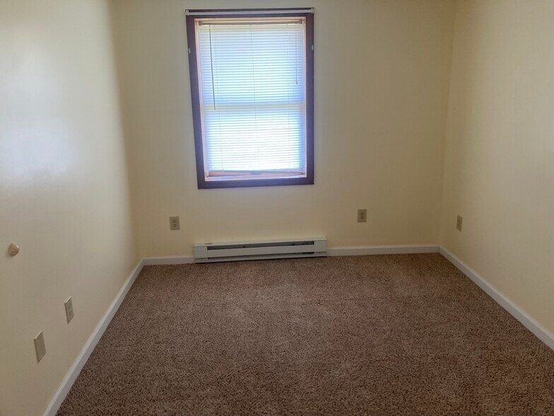 Master Bedroom - 3121 Shellers Bend Rd
