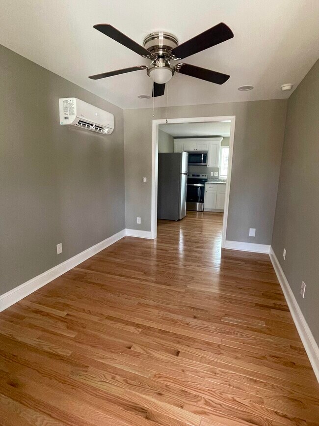 Building Photo - 402 Gunn St