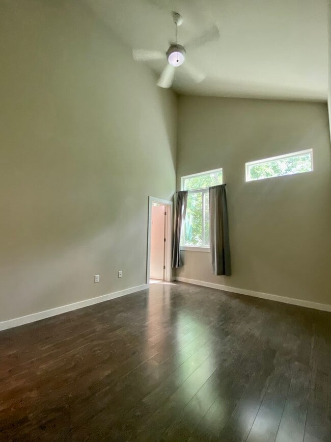 Building Photo - Beautiful Home Move in Ready Located minutes from Southtown!