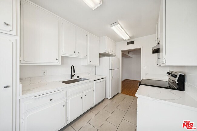 Building Photo - 131 Orlando Ave