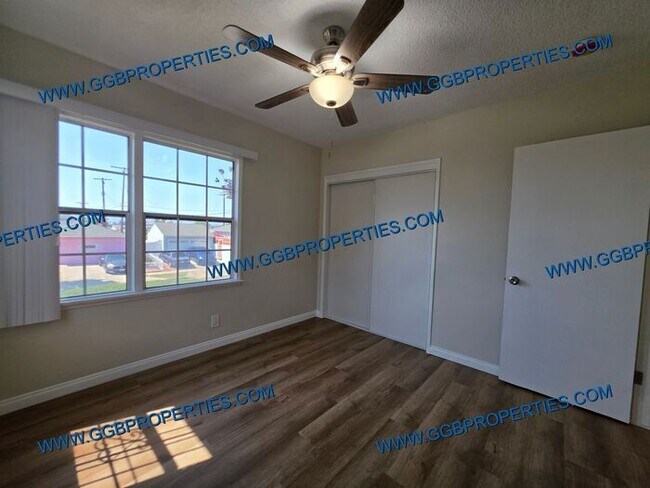 Building Photo - Gorgeous Turnkey 4 BD / 2.5 BA Home in Hawthorne