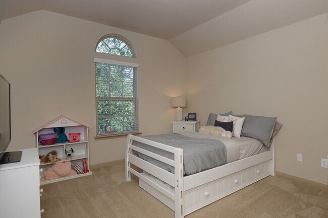 Building Photo - 222 Hawkhurst Ct