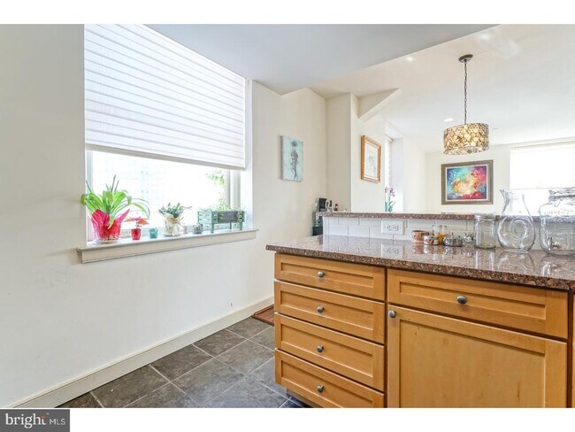 Building Photo - 111 S 15th St