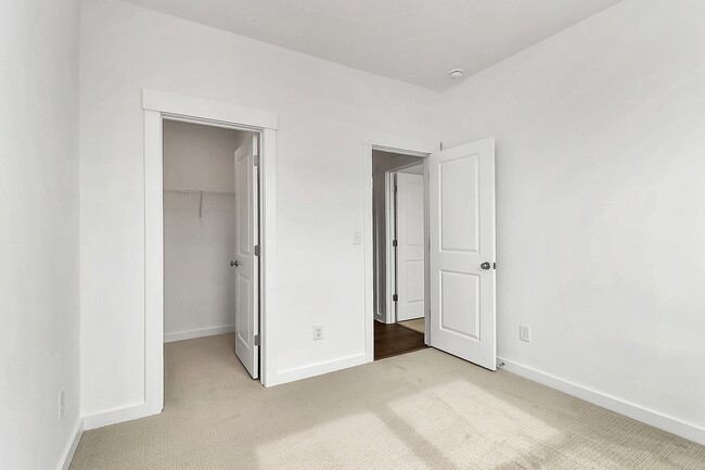 Building Photo - 7009 Westrow Ave