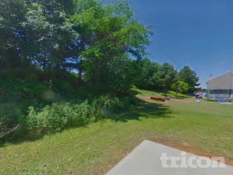 Building Photo - 1418 White Rocks Way NE