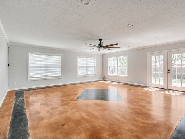 Building Photo - Beautiful Home Just Minutes from the OU Ca...