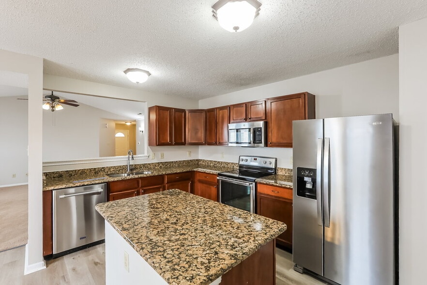 Building Photo - 14456 Orange Blossom Trail