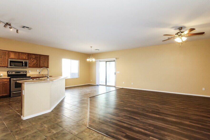 Building Photo - 15221 N 177th Dr