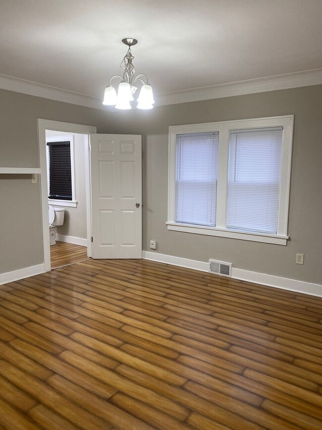 Building Photo - Large Glen Park Home