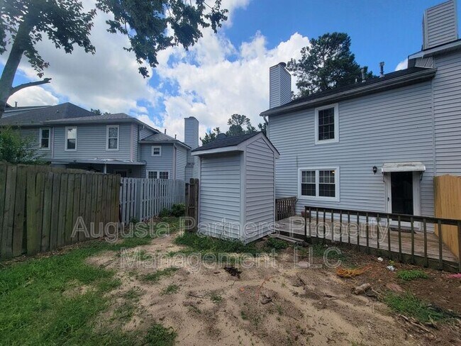 Building Photo - 2309 Creekview Dr