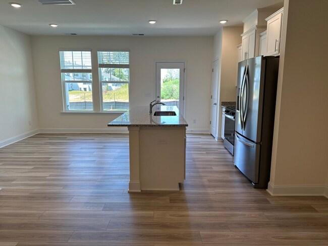 Building Photo - 96 Hyacinth Ln