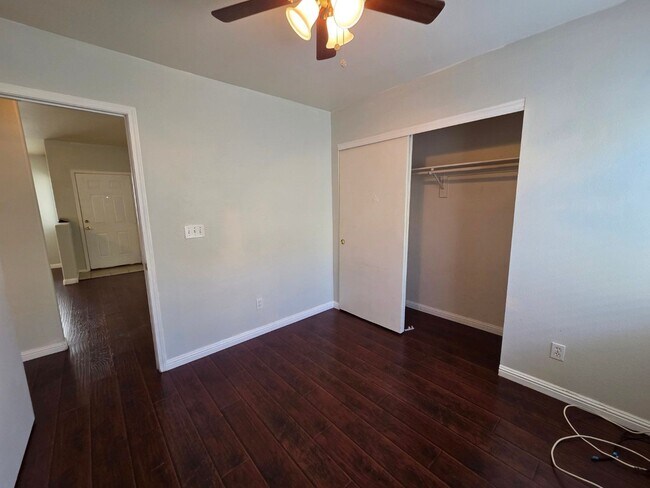 Building Photo - Cozy 3 Bedroom Single Story Home with a Den